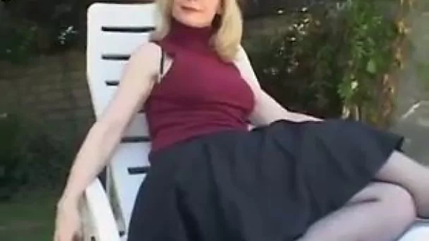 Short haired perfect luxurious wife of my friend sucked him at the backyard