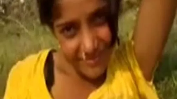 Amateur Indian brunette exposed her quite nice boobies outdoors