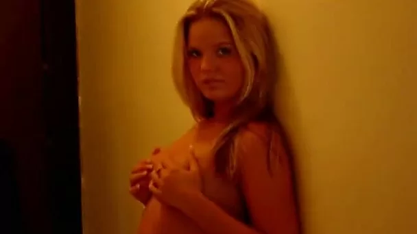 Mind-blowing girlie with stunning body shape is fucking good in teasing