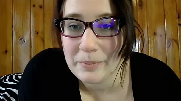 Chubby brunette MILF in glasses was chatting with my buddy on webcam