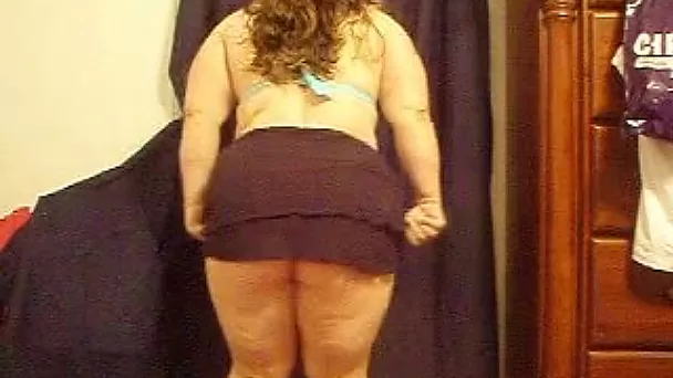 Slutty BBW woman in swim wear is dancing funny for me on webcam