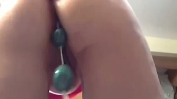 Nice webcam nympho exposed me her ass while riding her sex toys