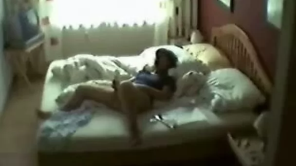 Curvaceous brunette mom tickles her ruined cunt with fingers