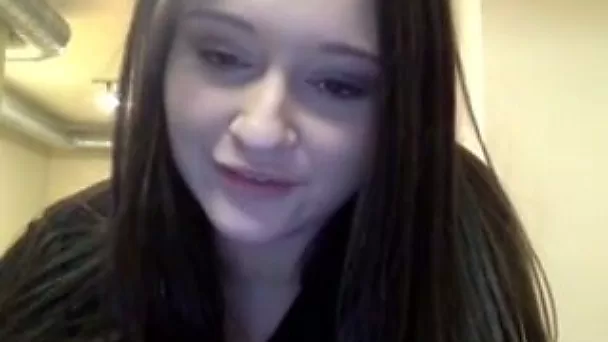 This PAWG has got a perfect booty but she is a rookie when it comes to camming