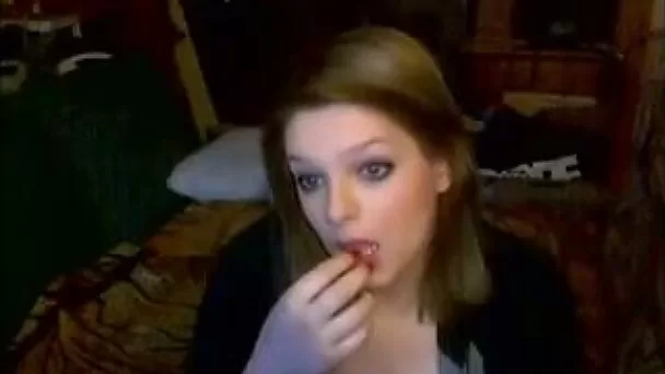 Perverted amateur girlfriend does her best as she gives a sensual BJ