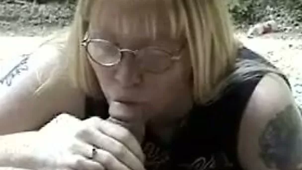 Four eyed bimbo starts sucking her lover's dick on the hood of her car