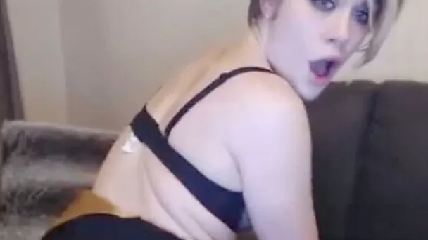 This camgirl's pussy is bothering her and she needs a doctor to fix it