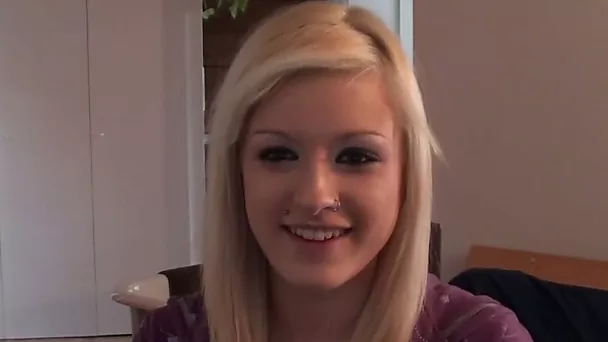 This blonde camgirl has a sexy ass and I love how she looks naked