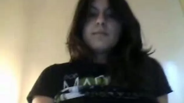 Goth bitch lifts her T-shirt up and masturbates pussy