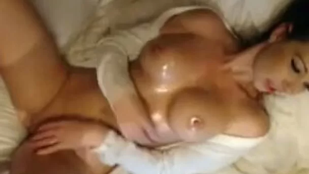 This babe is a top tier webcam performer and her natural boobies are perfect