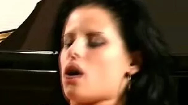 This black haired slut knows how to 69 and she loves to have her pussy licked