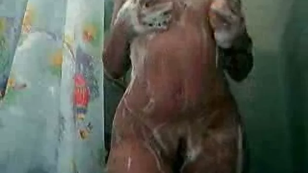 Incredibly curvy webcam babe strokes her huge booty in shower