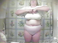 Obese milk skinned mommy takes water procedures on my cam