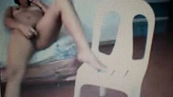 Chubby wifey talks with her boss on a phone and mastubates on webcam