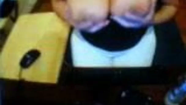 Webcam chat with amazingly busty housewife from England
