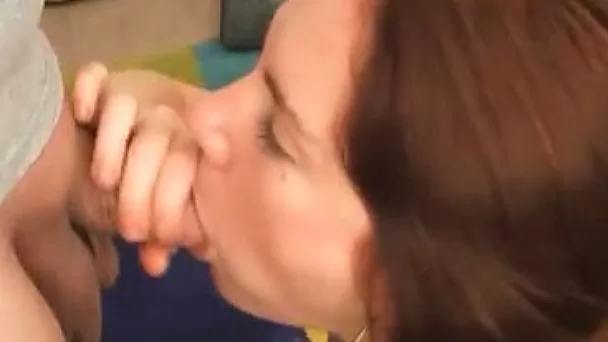 Dark haired girlfriend is surely good at giving a solid blowjob for semen