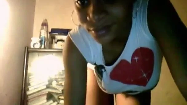 Big ass ebony gangsta girl shakes her bubble butt on webcam