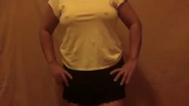 This amateur bimbo wants to show us how much of a naughty stripper she is