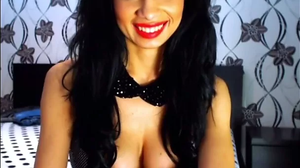 This webcam goddess always succeeds in making me hard and I love her tits