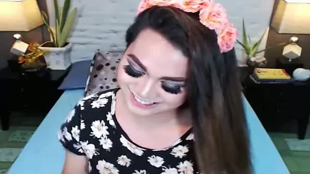 Cute Shemale Babe in a Hot Webcam Show