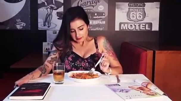 Naughty sexy webcam whore masturbates while eating