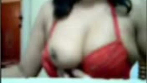 CHunky brunette lady showed me a bit of her big natural boobs