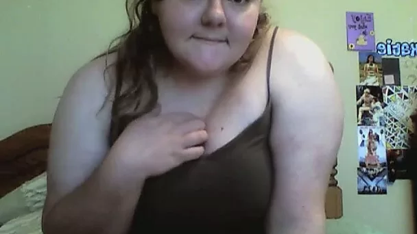 This BBW's pussy hole is always hungry and she loves toying her cunt on cam