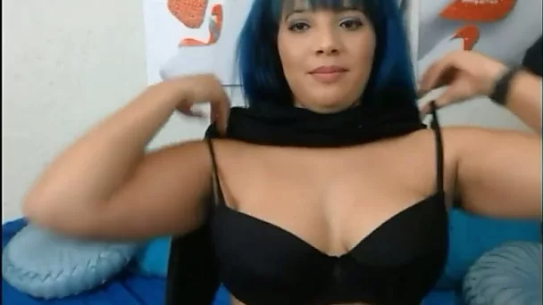 Wow this webcam model is a pure goddess and her phat ass is so fucking big