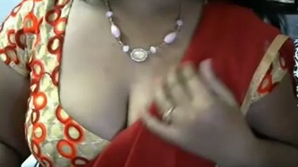 This Desi webcam slut is absolutely amazing and I love her gorgeous boobs
