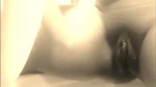 This Colombian camgirl knows how to squirt and she loves that sex toy