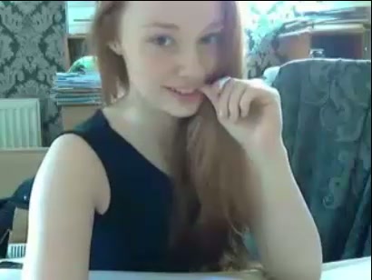 This British teen loves fingering herself on cam and she loves her ass for sure