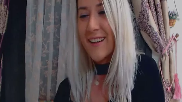 Amateur Babe Fucks Herself With A Dildo