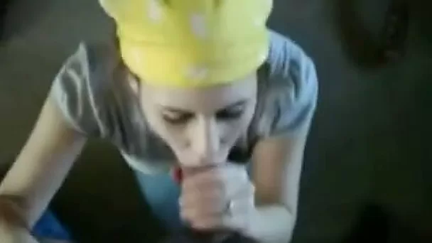 Cute and hot teen girlfriend got a cumshot in her eye