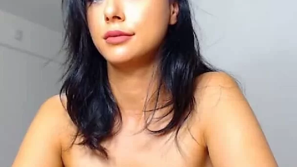 This babe will make you cum within seconds and she's so facially attractive