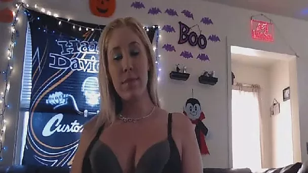 Horny Blonde Babe Squirting For Her Viewers