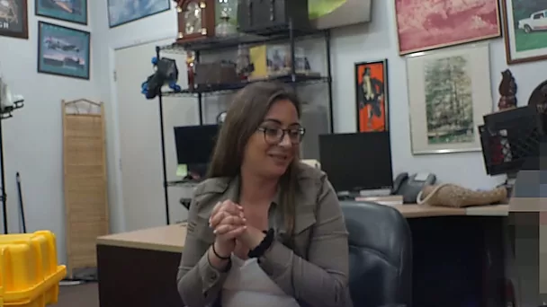 This nerdy chick is a nice package of sin who really appreciates a good fuck