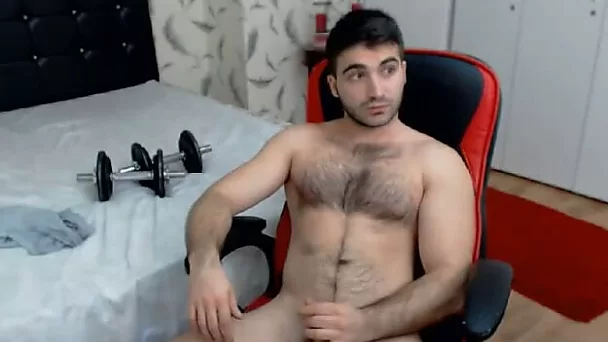 This guy knows how to entertain his female viewers and he knows how to fap