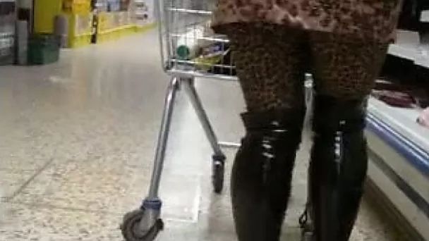 Tracing BBW bitch wearing black leather jack boots