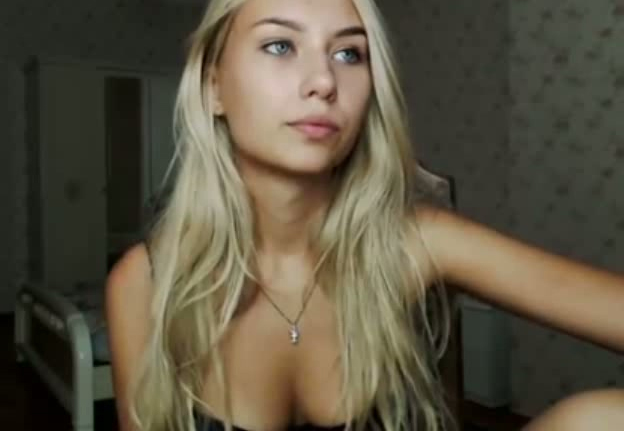 Hot Blonde Does Amazing Webcam Show