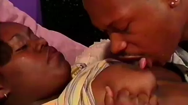 Trashy ebony sexpot gets her creamy hairy pussy eaten