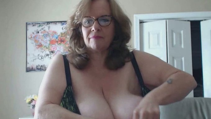 Us Granny Bouncing The Biggest Natural Tits In The World