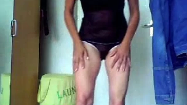 Nasty mature webcam whore fucks her loose snatch with big black dildo