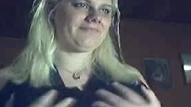 Voracious BW blonde housewife from UK fists her cunt for me