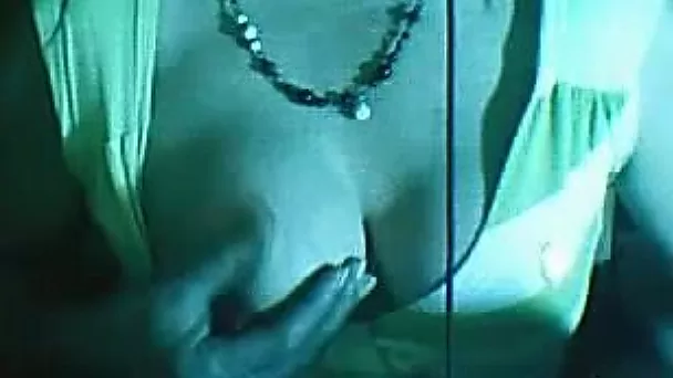 Brick house Turkish mommy showed her boobs and booty on webcam