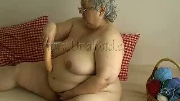 Fat obese woman fucks her thick pussy with her dildo
