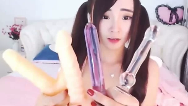 Adoreable Asian Teen Slut Fucks Her Pussy