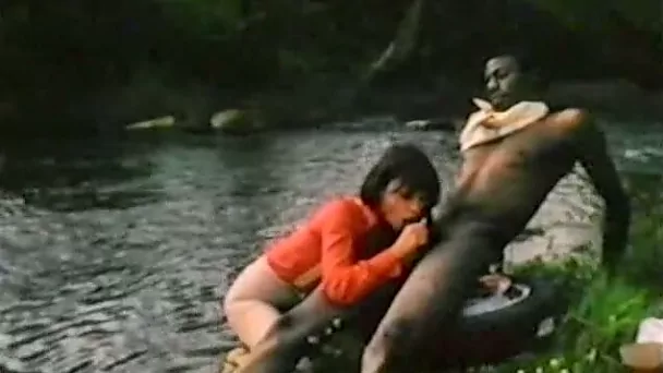 Hot brunette frenchwoman chick gets her pussy grabbed outdoors