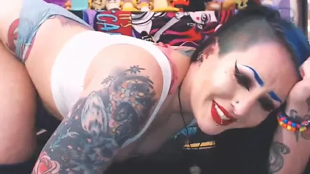 Pretty Blue Haired Babe Perform An Awesome Masturbation