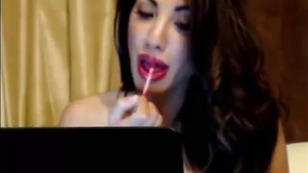 Busty Brunette Rubs Clit Does Lips On Cam