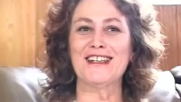 Ugly as shit wrinkled mature whore is happy to masturbate her old cunt